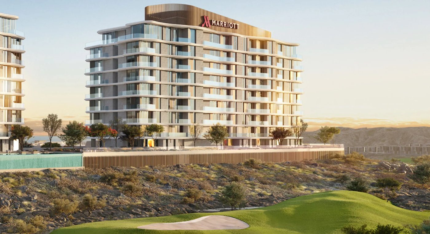 Marriott Residences AIDA tower above the golf course and the pool